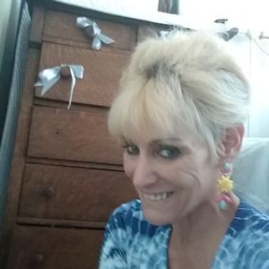 Meet your Posher, Robin anne